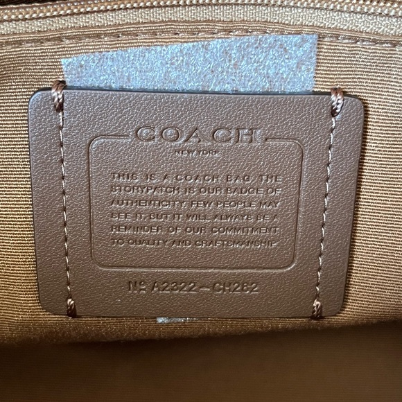 ✅Coach purse - Picture 9 of 13